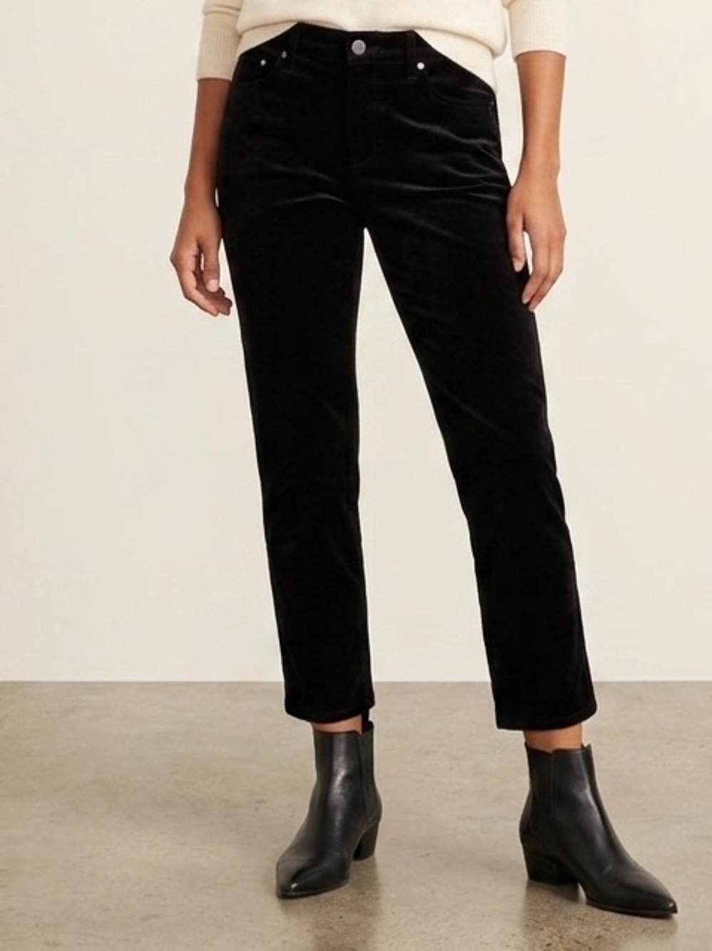 AKRIS PUNTO
Mike Cropped Velvet Pants (5)